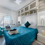 2 - 5 Mins From & Bars * Costa da Caparica