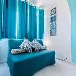 2 - 5 Mins From & Bars Apartamento