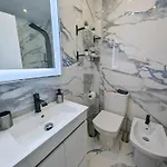 2 - 5 Mins From & Bars Apartamento *