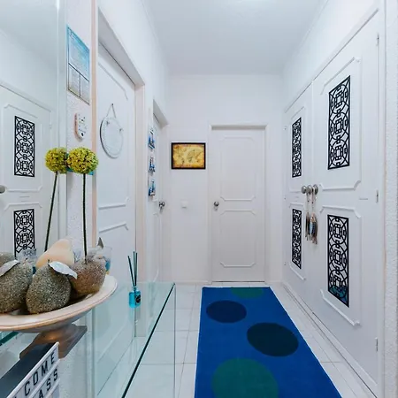 2 - 5 Mins From & Bars Appartement *