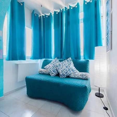 2 - 5 Mins From & Bars Appartement *