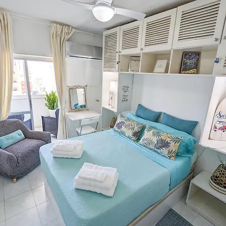 2 - 5 Mins From & Bars Appartement