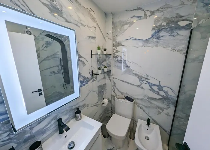 2 - 5 Mins From & Bars Costa de Caparica