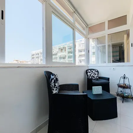 2 - 5 Mins From & Bars Apartment Costa da Caparica