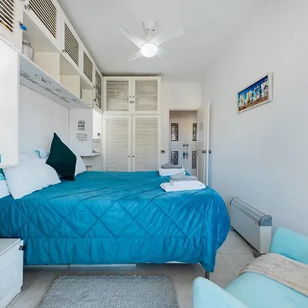 2 - 5 Mins From & Bars 公寓 *