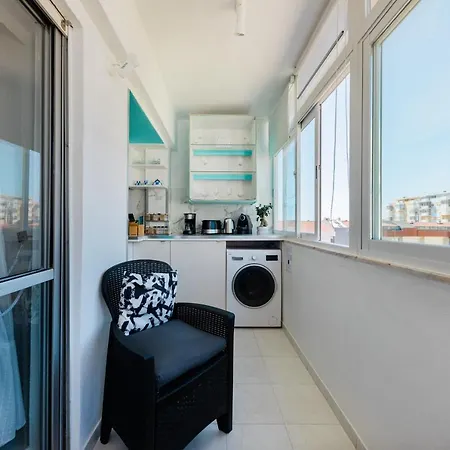 Apartment 2 - 5 Mins From & Bars Costa da Caparica