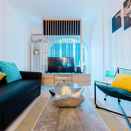 2 - 5 Mins From & Bars *