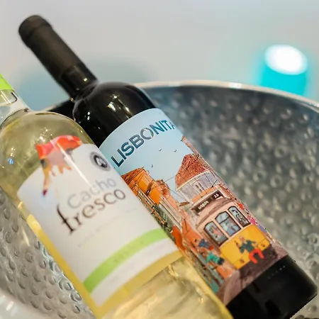 2 - 5 Mins From & Bars Apartament