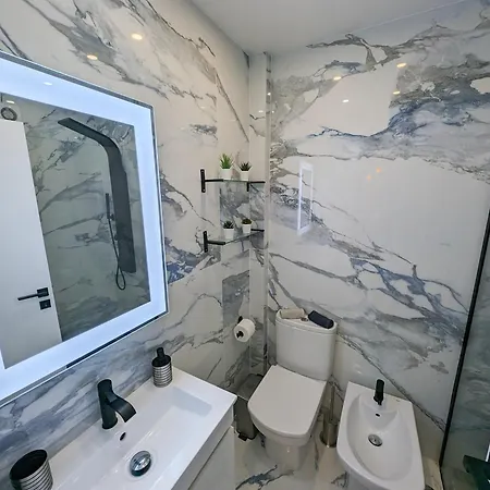 2 - 5 Mins From & Bars Costa de Caparica