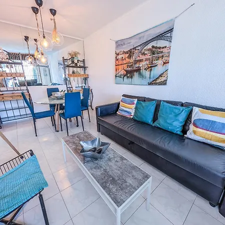 2 - 5 Mins From & Bars Apartment