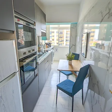 Apartment 2 - 5 Mins From & Bars Costa da Caparica