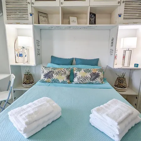 2 - 5 Mins From & Bars * Costa da Caparica