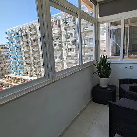 2 - 5 Mins From & Bars Apartment Costa da Caparica
