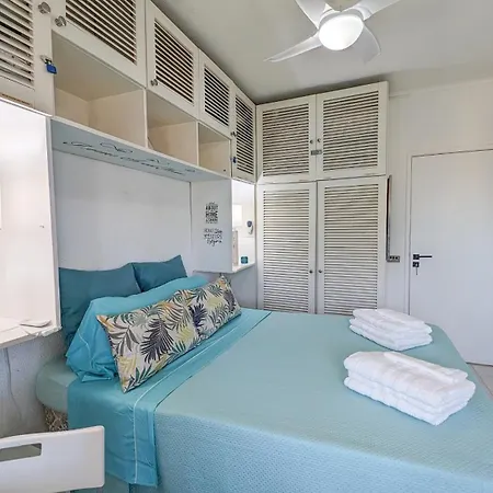 2 - 5 Mins From & Bars * Costa de Caparica