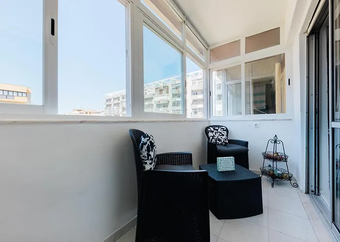 2 - 5 Mins From & Bars Appartement Costa de Caparica