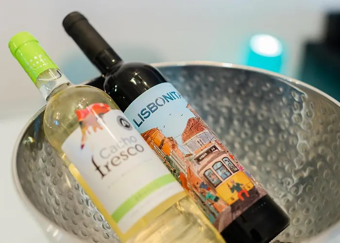 2 - 5 Mins From & Bars Апартаменты