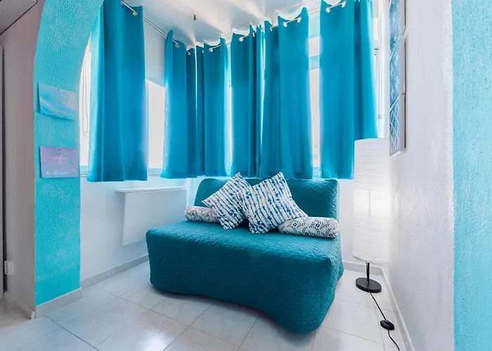 2 - 5 Mins From & Bars Апартаменты *