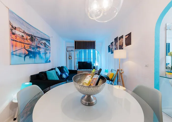 2 - 5 Mins From & Bars * Кошта-да-Капарика