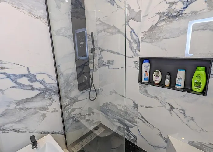 2 - 5 Mins From & Bars Апартаменты Кошта-да-Капарика