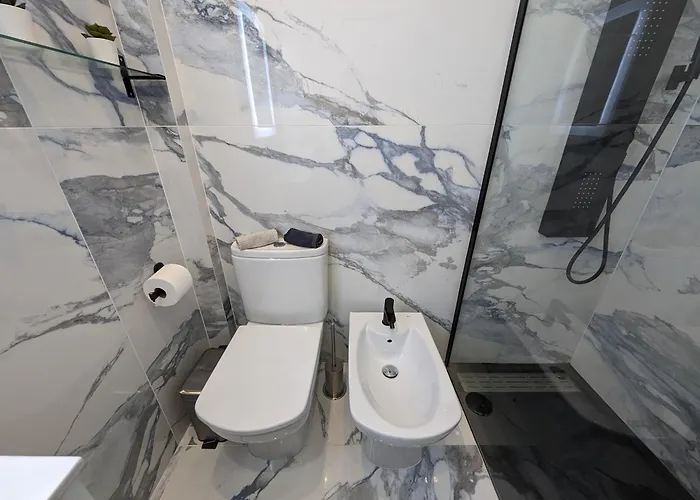 2 - 5 Mins From & Bars * Кошта-да-Капарика