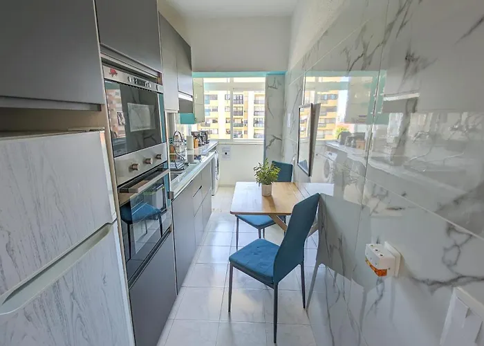 2 - 5 Mins From & Bars Апартаменты *