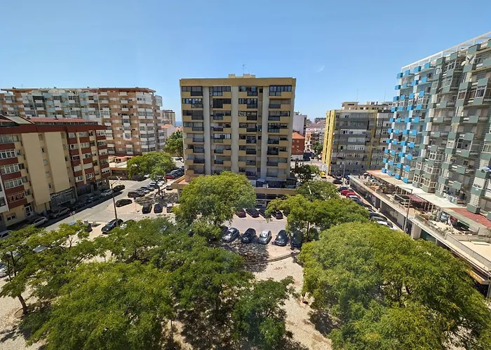 2 - 5 Mins From & Bars Кошта-да-Капарика