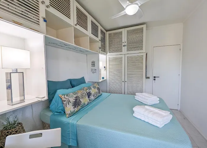 2 - 5 Mins From & Bars * Кошта-да-Капарика